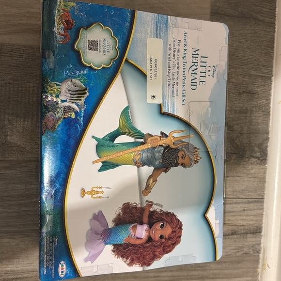 Little Mermaid Ariel & King Triton Petite Doll Gift Set - Picture 4 of 4